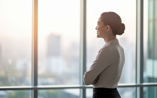 Le bien-être au travail pour les femmes cadres : au-delà du dress code