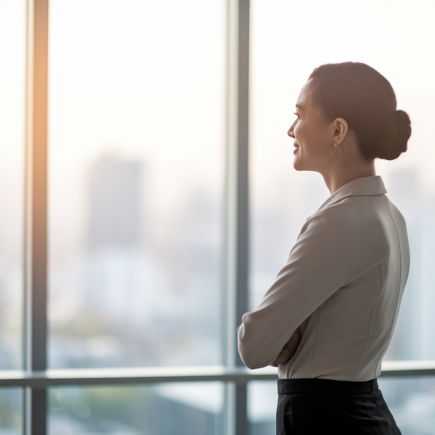 Le bien-être au travail pour les femmes cadres : au-delà du dress code