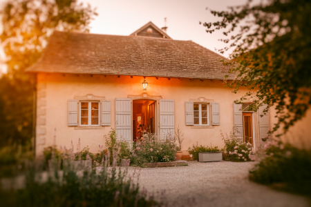 Rénover une maison ancienne : préserver son charme tout en améliorant ses performances